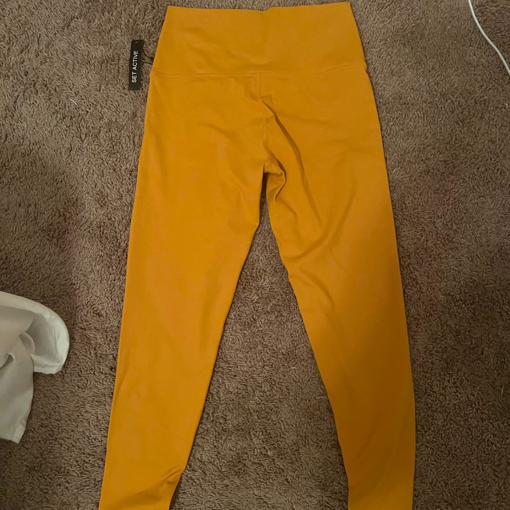 Brand new, never worn, set active brand, medium